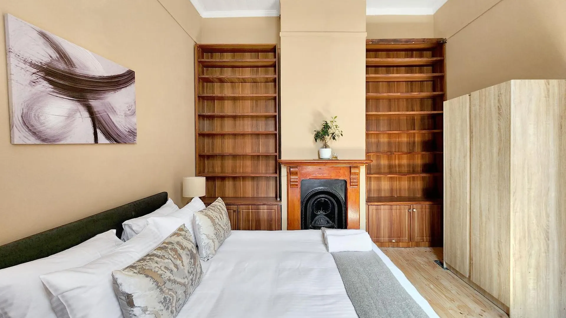Newly Renovated, City Central, Spacious And Family Friendly Cape Town