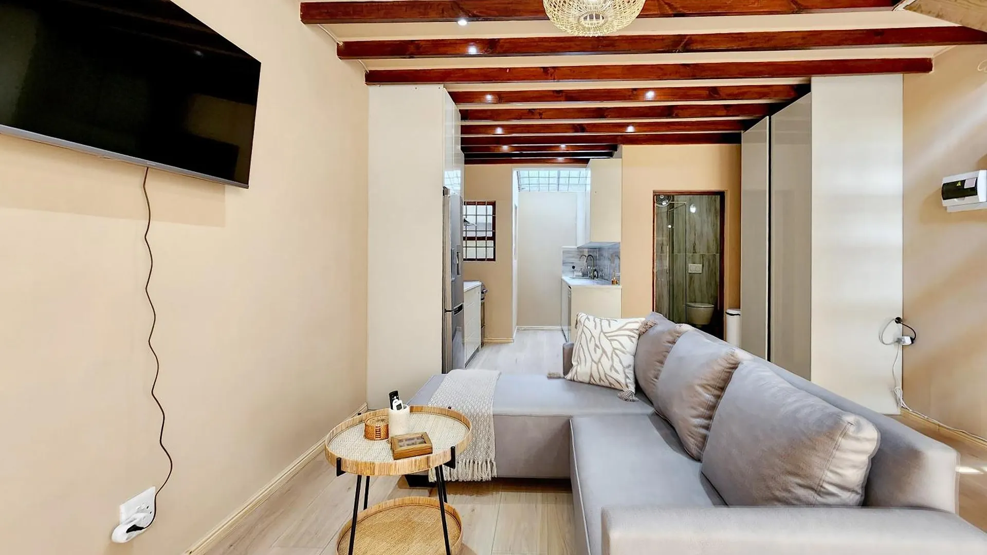 Newly Renovated, City Central, Spacious And Family Friendly Cape Town