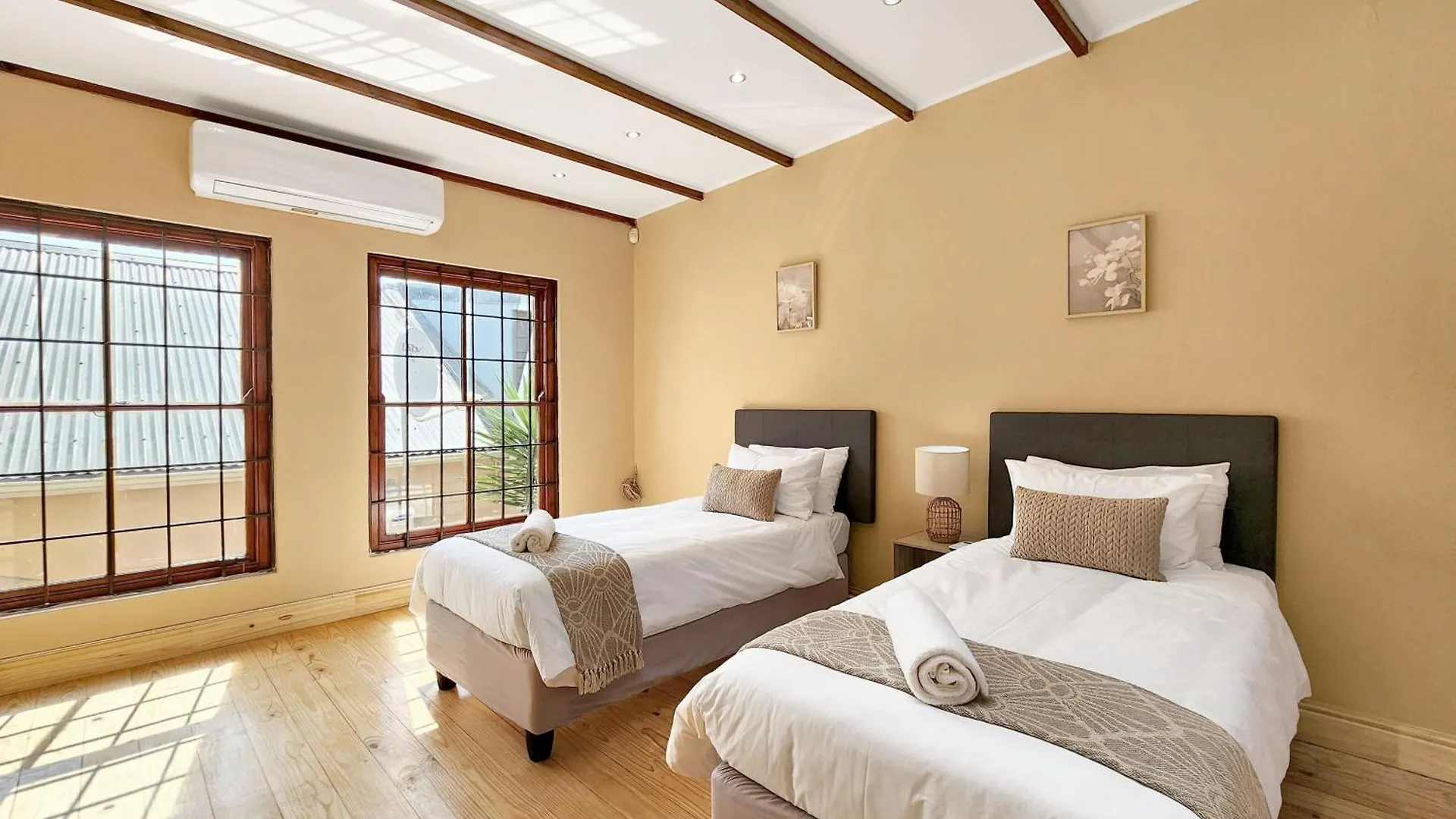 Newly Renovated, City Central, Spacious And Family Friendly Cape Town 0*,