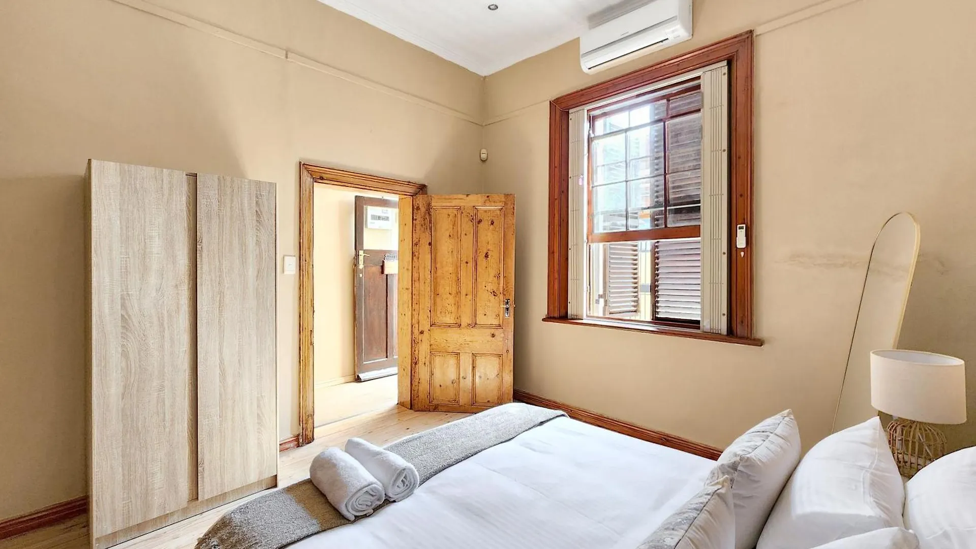 Newly Renovated, City Central, Spacious And Family Friendly Cape Town 0*,