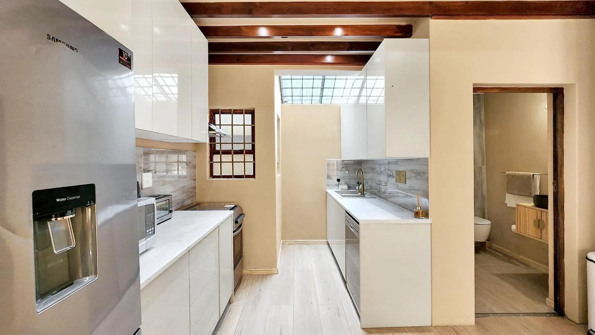 Newly Renovated, City Central, Spacious And Family Friendly Cape Town 0*,