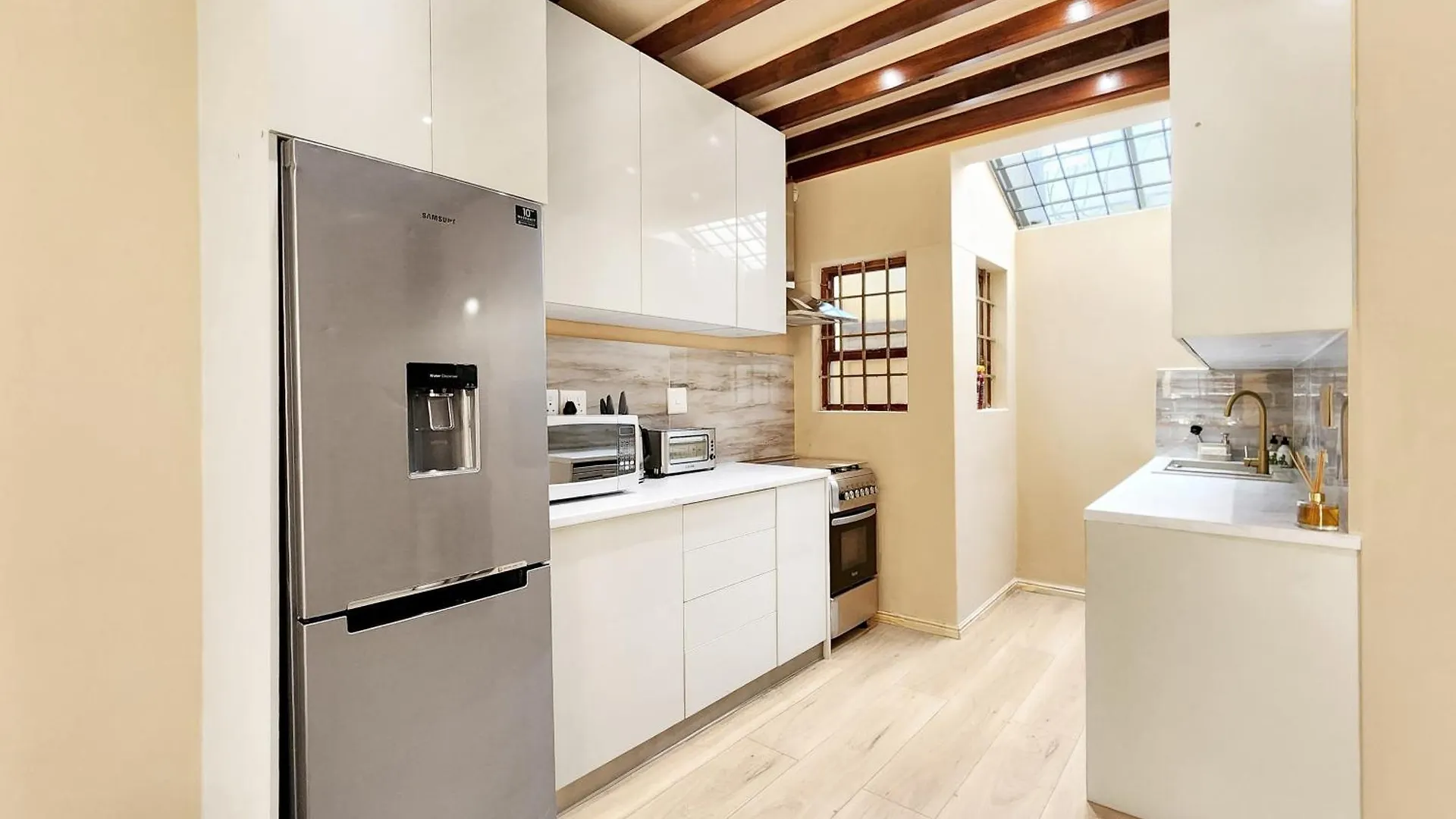 Newly Renovated, City Central, Spacious And Family Friendly Cape Town Holiday home