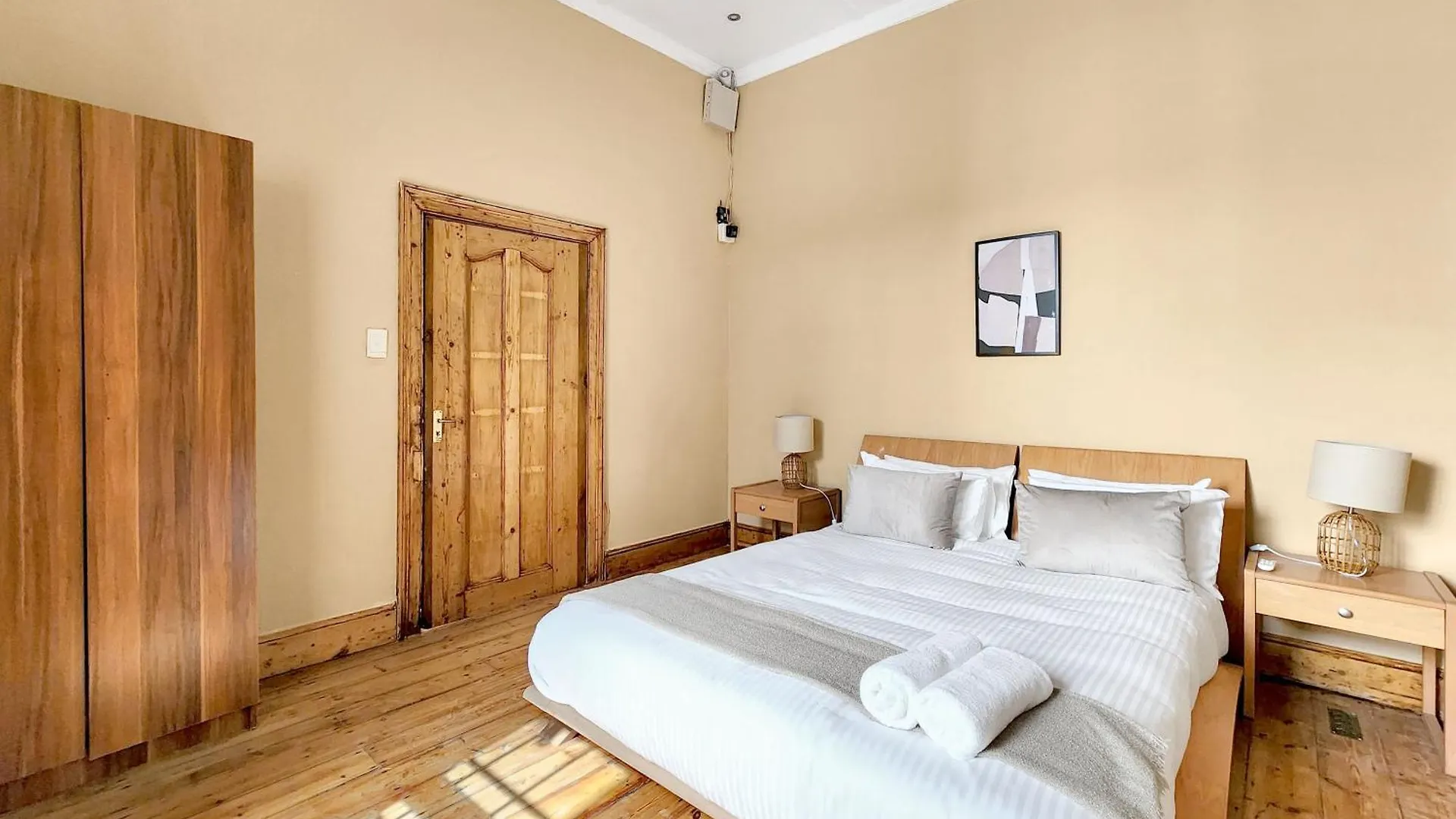 Newly Renovated, City Central, Spacious And Family Friendly Cape Town Holiday home