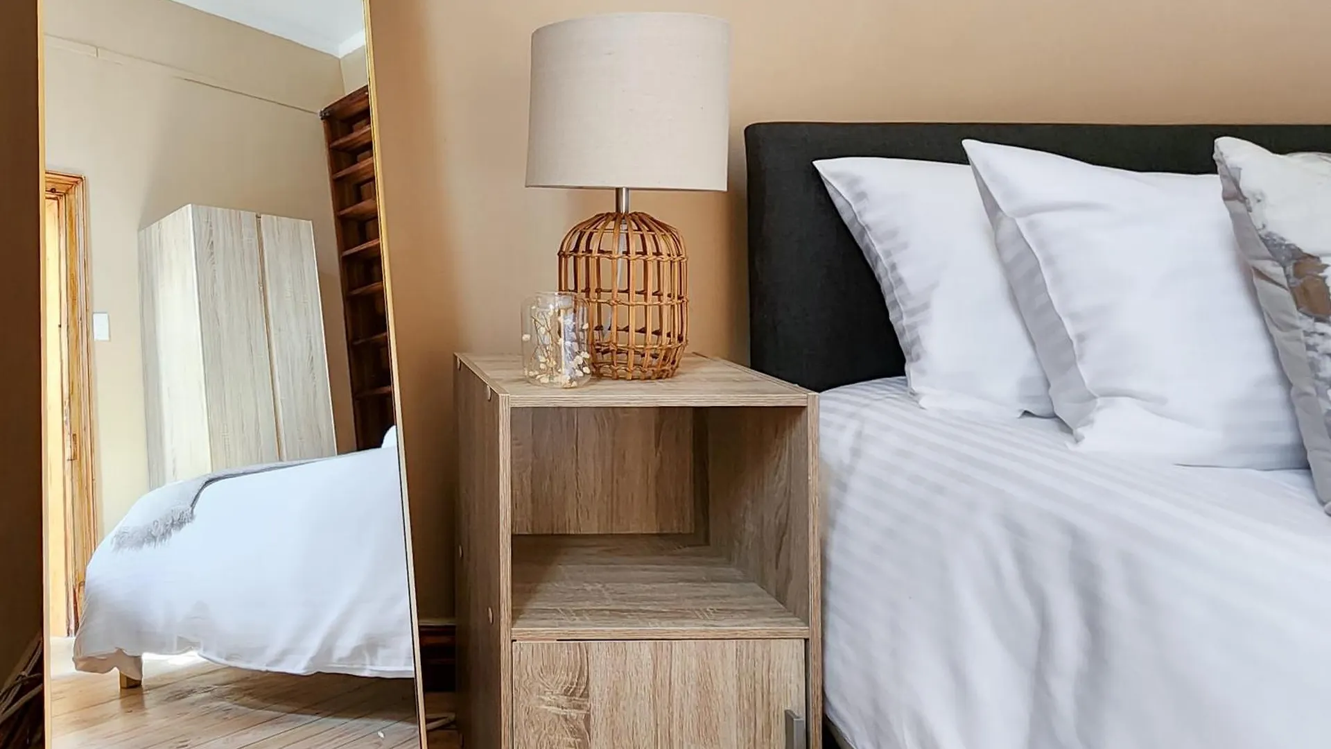 Newly Renovated, City Central, Spacious And Family Friendly Cape Town Holiday home